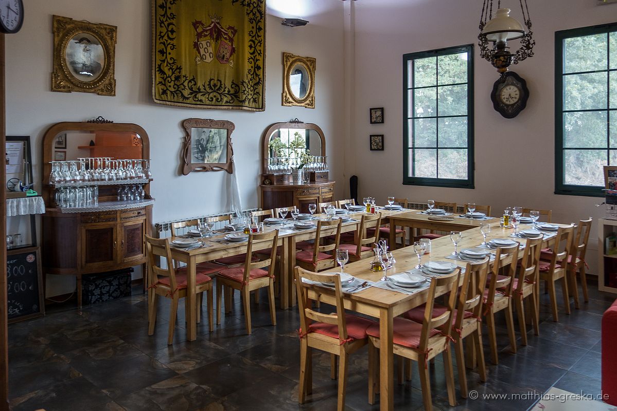 MSG_20170922181318_DSC09397.JPG - Tafel in der Herberge