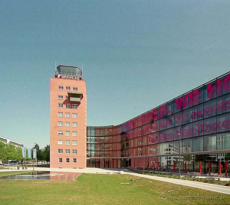 Film-310_19_ja.jpg - Eingangsbereich Brainlab