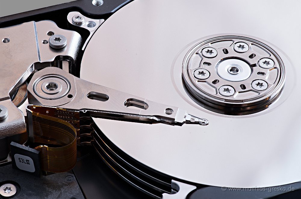 MSG_20160326204401_ND8_4071_and_7_more-cons.jpg - Megabytes pro Sekunde – Mit hoher Tourenzahl dreht sich die Scheibe, während der Schreib-/Lesekopf darüber flitzt
