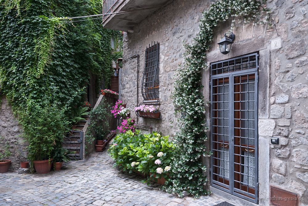 004-MSG_20120611113609__ND20474.jpg - In den Gassen von Bolsena