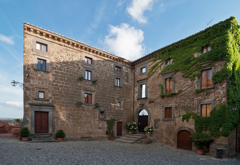 010-MSG_20120611191242__ND20796.jpg - In den Straßen von Bagnoregio Civita