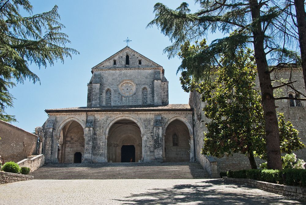 036-MSG_20120622112220__ND21895.jpg - Die Kirche von Casamari