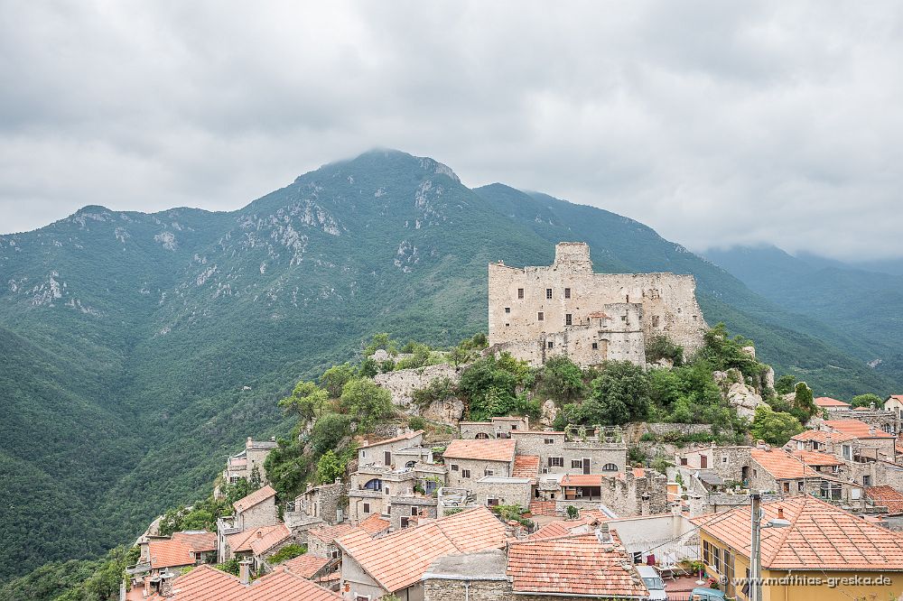06054-MSG_20140624125702_ND8_7769.JPG - Castelvecchio di Rocca Barbena von oben