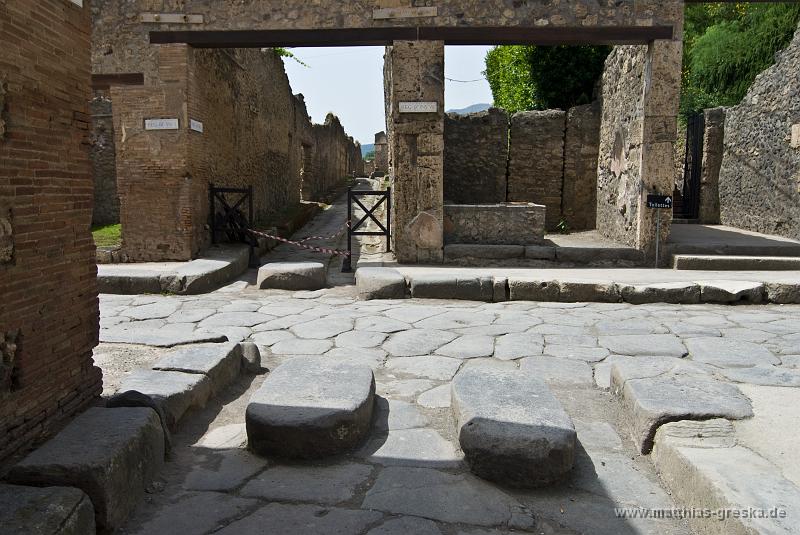 MSG_20100610144608__ND27607.jpg - Zebrastreifen in Pompeji